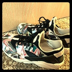 Women’s Nike Huaraches